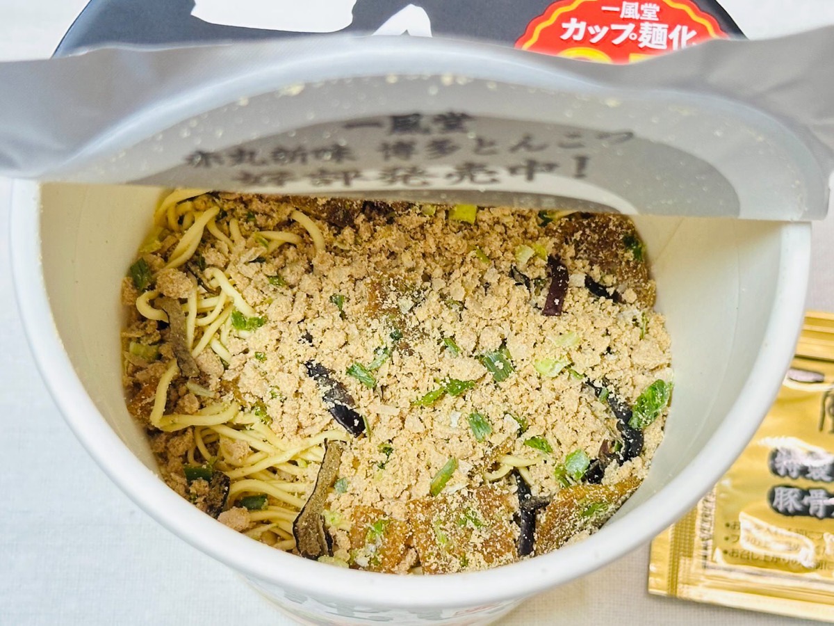 711-ippudo-shiromaru-009.jpg セブンイレブン 一風堂 白丸元味 009.