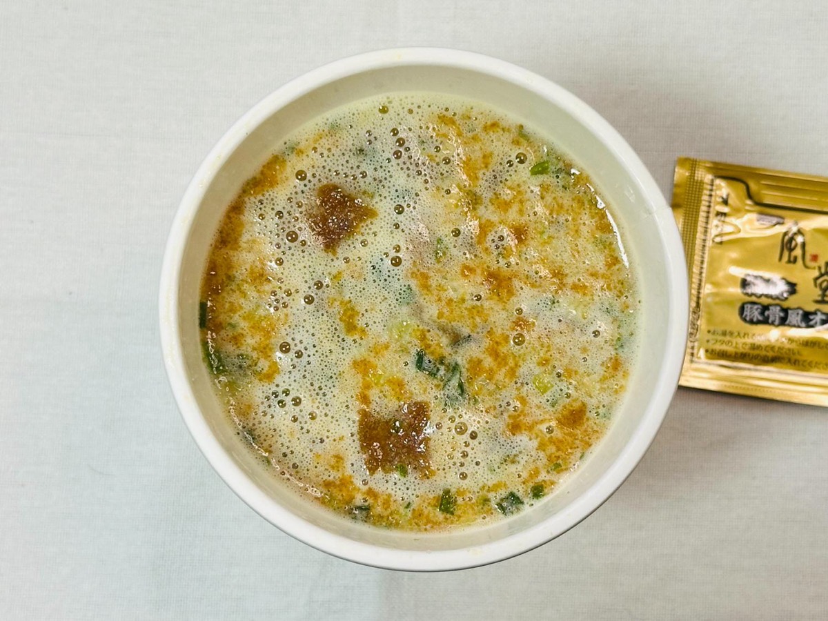 711-ippudo-shiromaru-012.jpg セブンイレブン 一風堂 白丸元味 012.