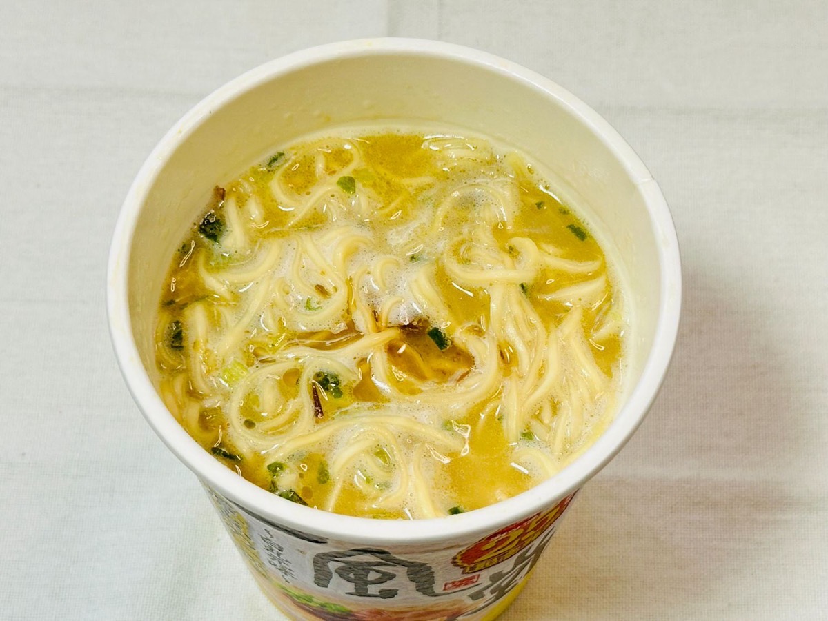 711-ippudo-shiromaru-018.jpg セブンイレブン 一風堂 白丸元味 018.