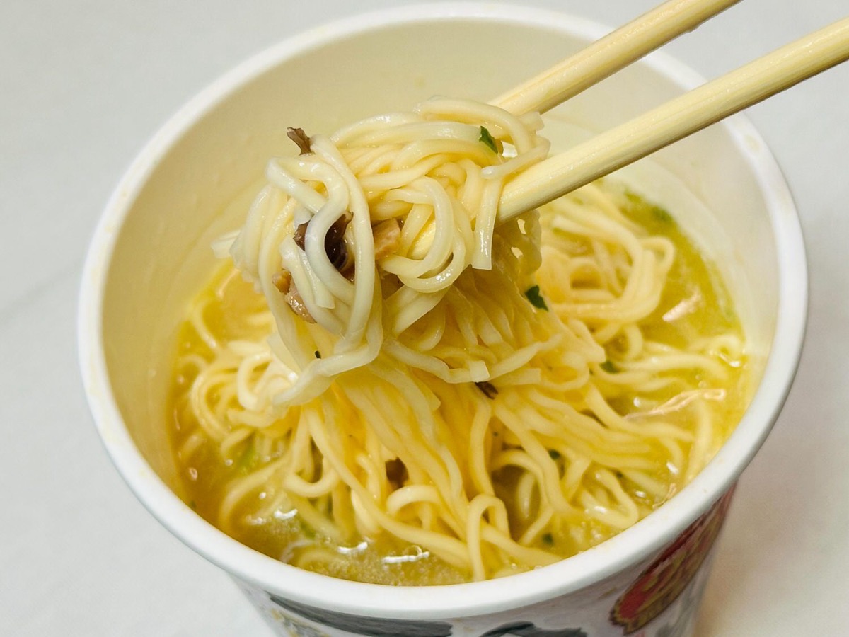 711-ippudo-shiromaru-025.jpg セブンイレブン 一風堂 白丸元味 025.