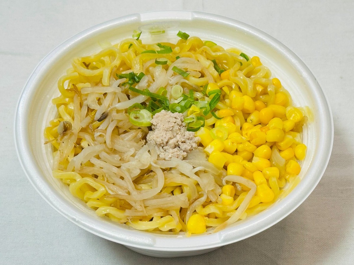 セブンイレブン 熟成ちぢれ麺 濃厚味噌バターコーンラーメン 015.
