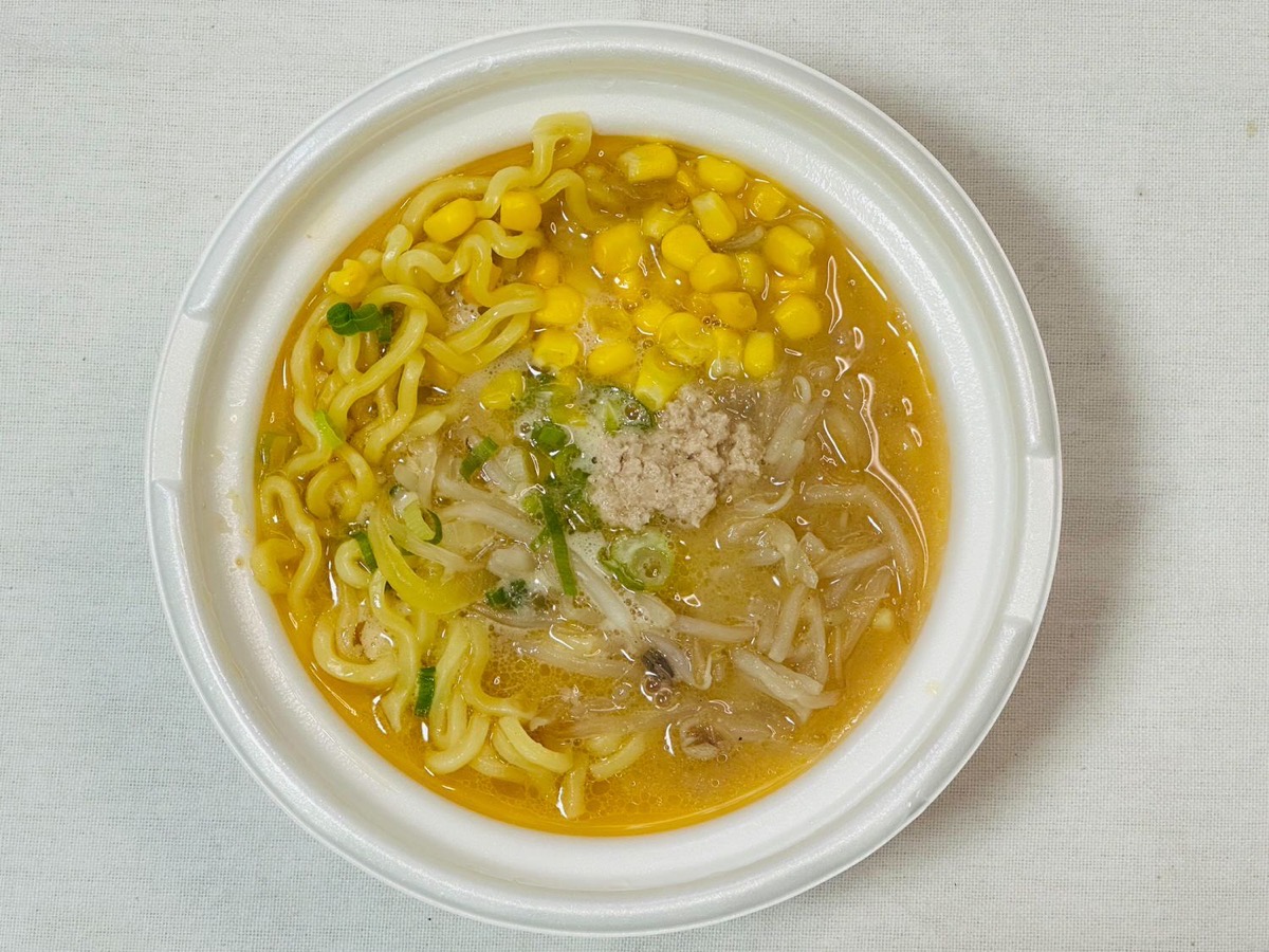 セブンイレブン 熟成ちぢれ麺 濃厚味噌バターコーンラーメン 016.