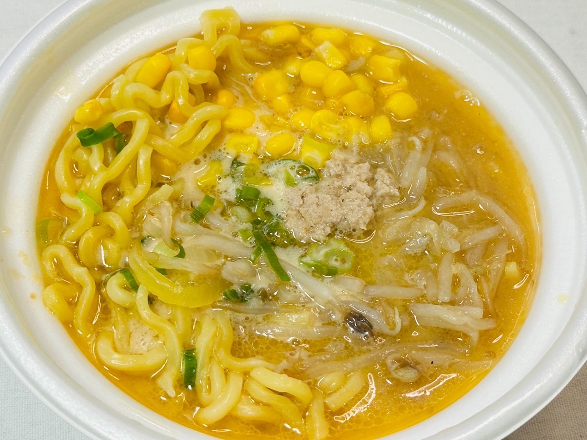 セブンイレブン 熟成ちぢれ麺 濃厚味噌バターコーンラーメン 021.