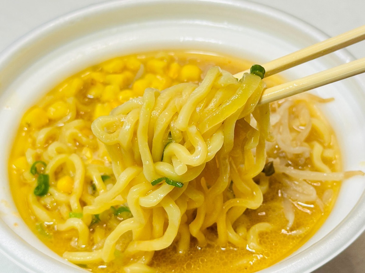 セブンイレブン 熟成ちぢれ麺 濃厚味噌バターコーンラーメン 026.