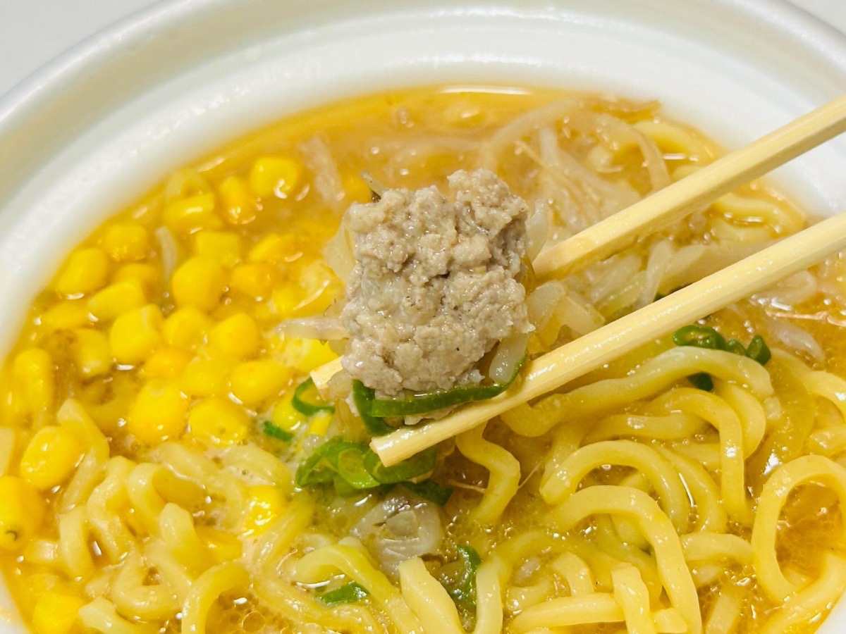 セブンイレブン 熟成ちぢれ麺 濃厚味噌バターコーンラーメン 027.