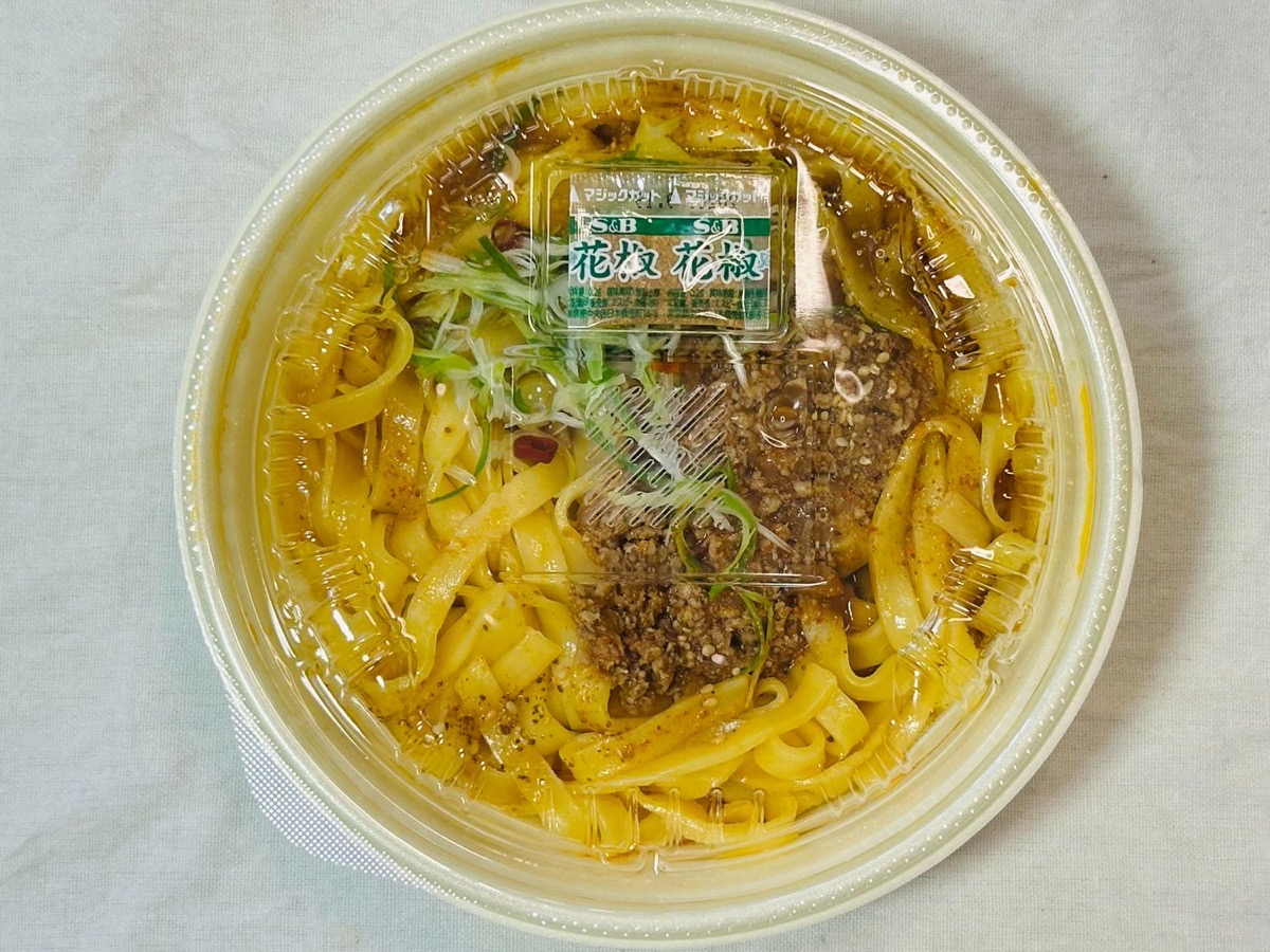 セブンイレブン 炎の汁なし麻辣麺 平打ち麺仕立て 009.