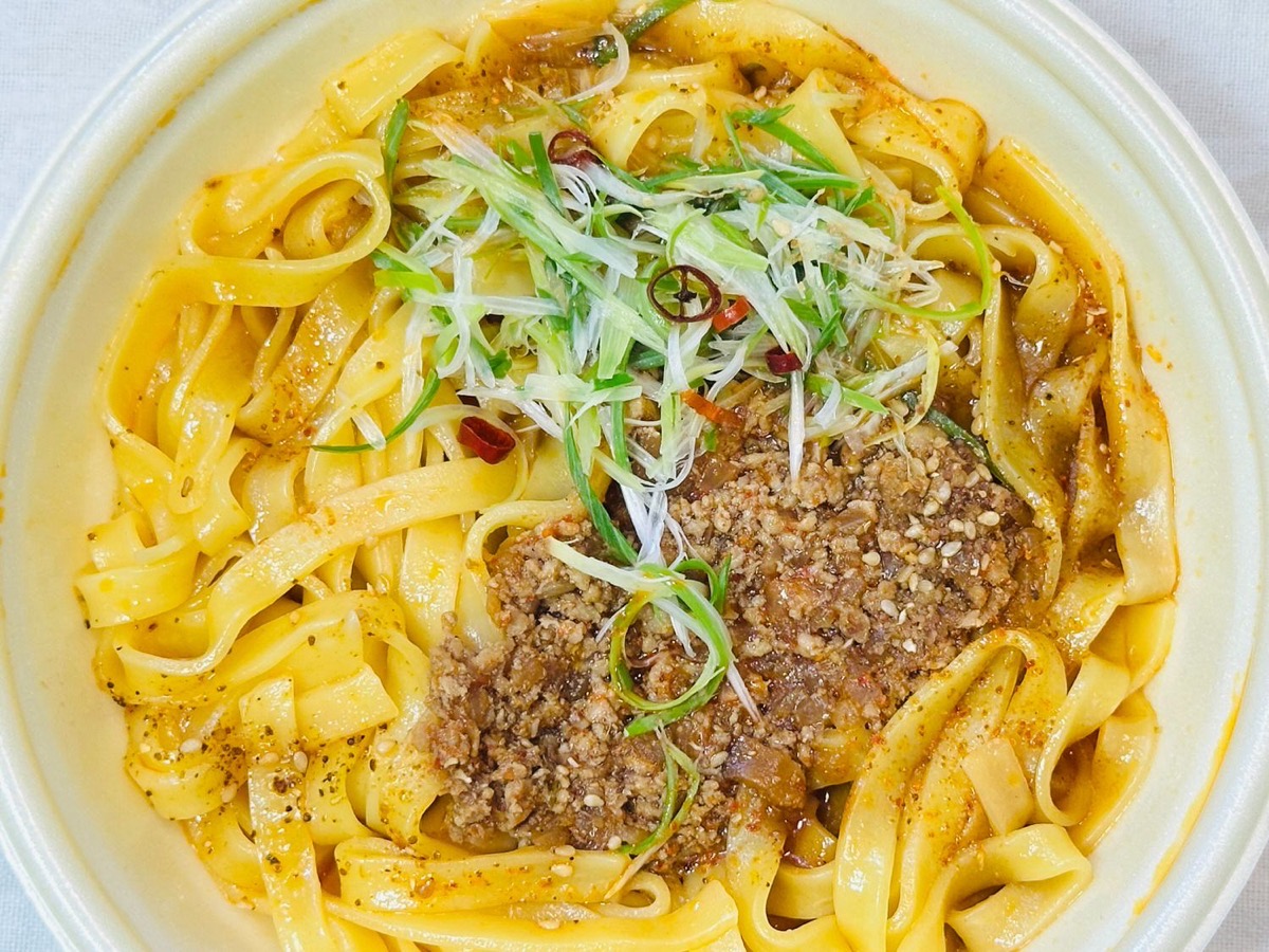 セブンイレブン 炎の汁なし麻辣麺 平打ち麺仕立て 022.