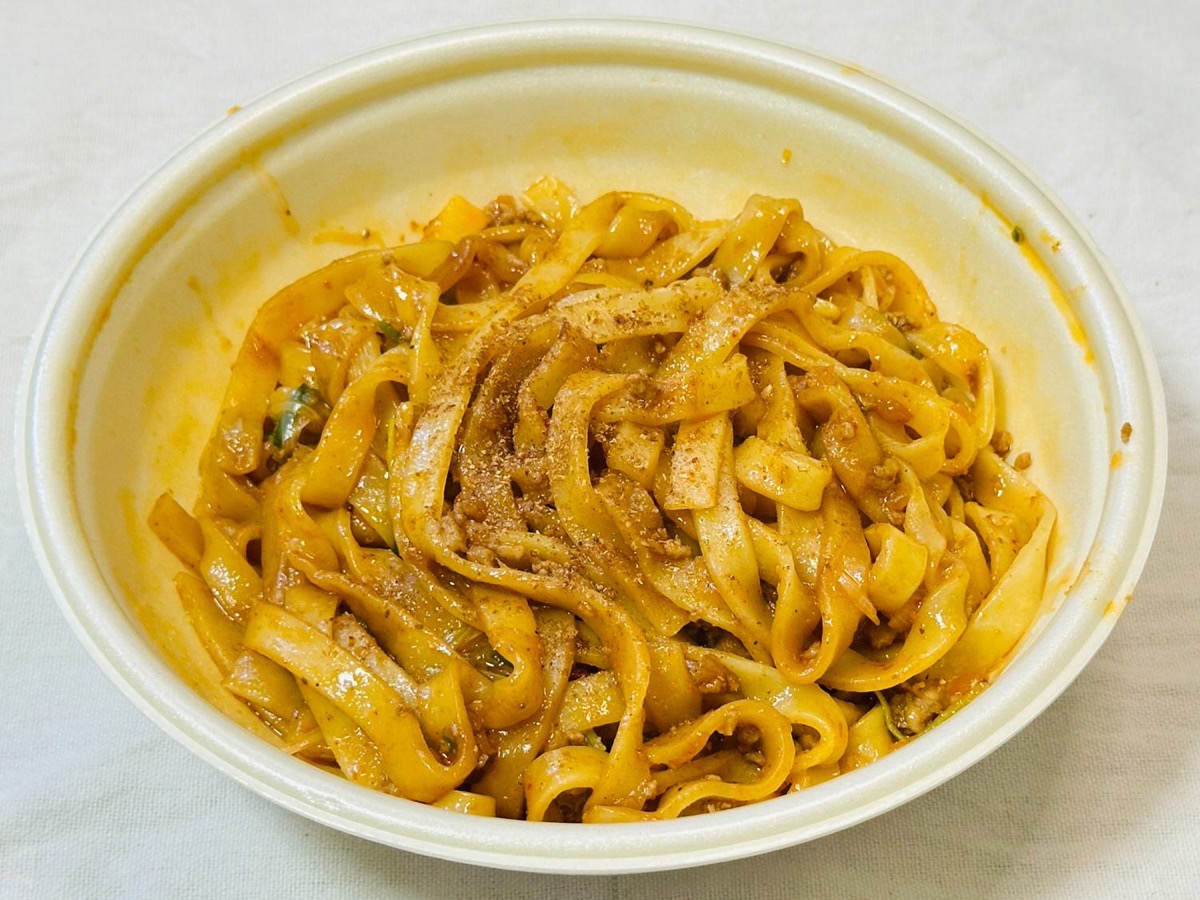 セブンイレブン 炎の汁なし麻辣麺 平打ち麺仕立て 027.