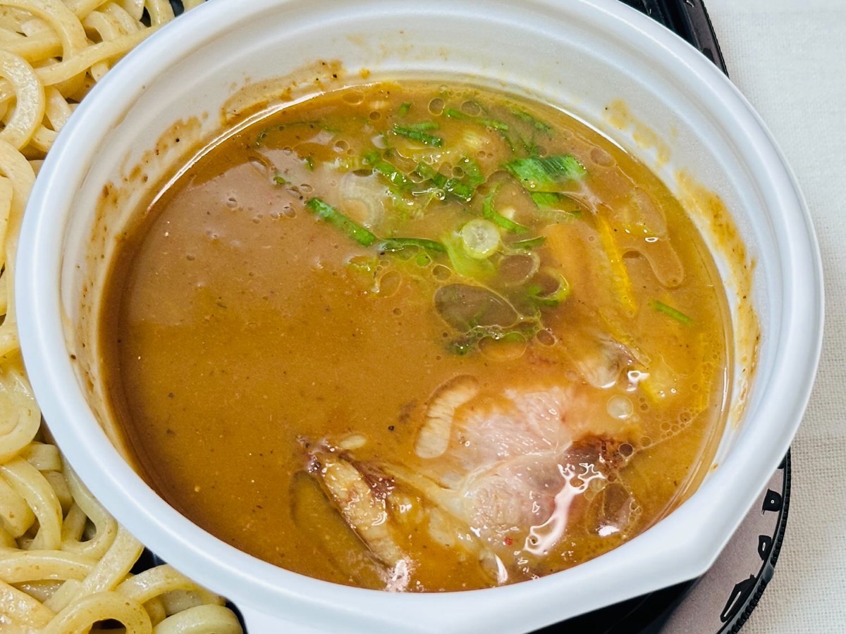 セブンイレブン とみ田監修 濃厚豚骨魚介 熱盛つけ麺 016.