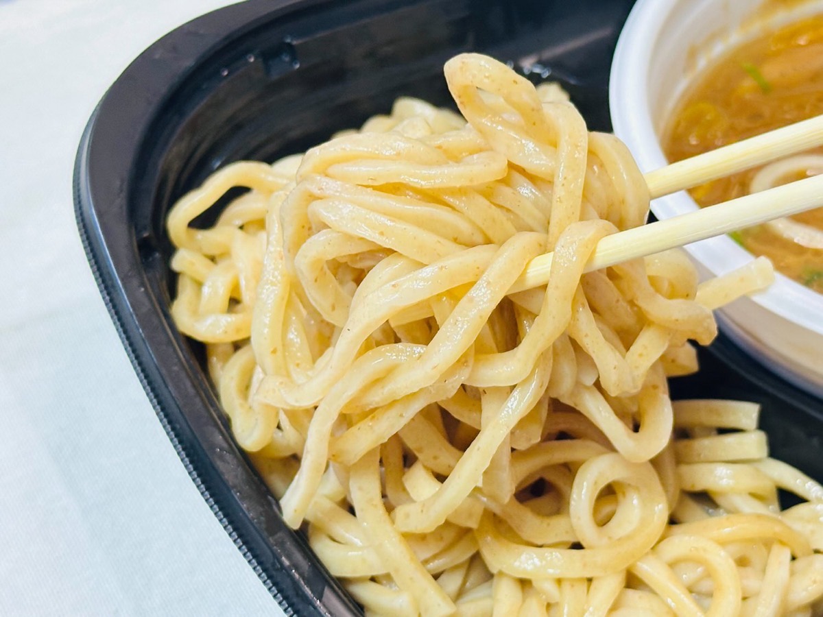 セブンイレブン とみ田監修 濃厚豚骨魚介 熱盛つけ麺 023.