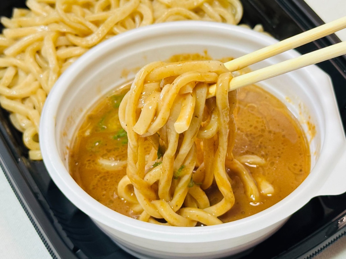 セブンイレブン とみ田監修 濃厚豚骨魚介 熱盛つけ麺 025.