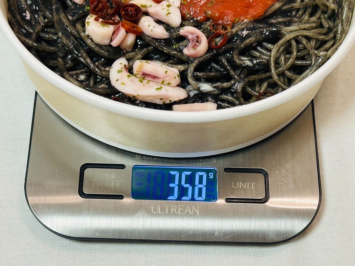 711-yami-ikasumi-017.jpg セブンイレブン ヤミ闇やみつき イカ墨パスタ 017.