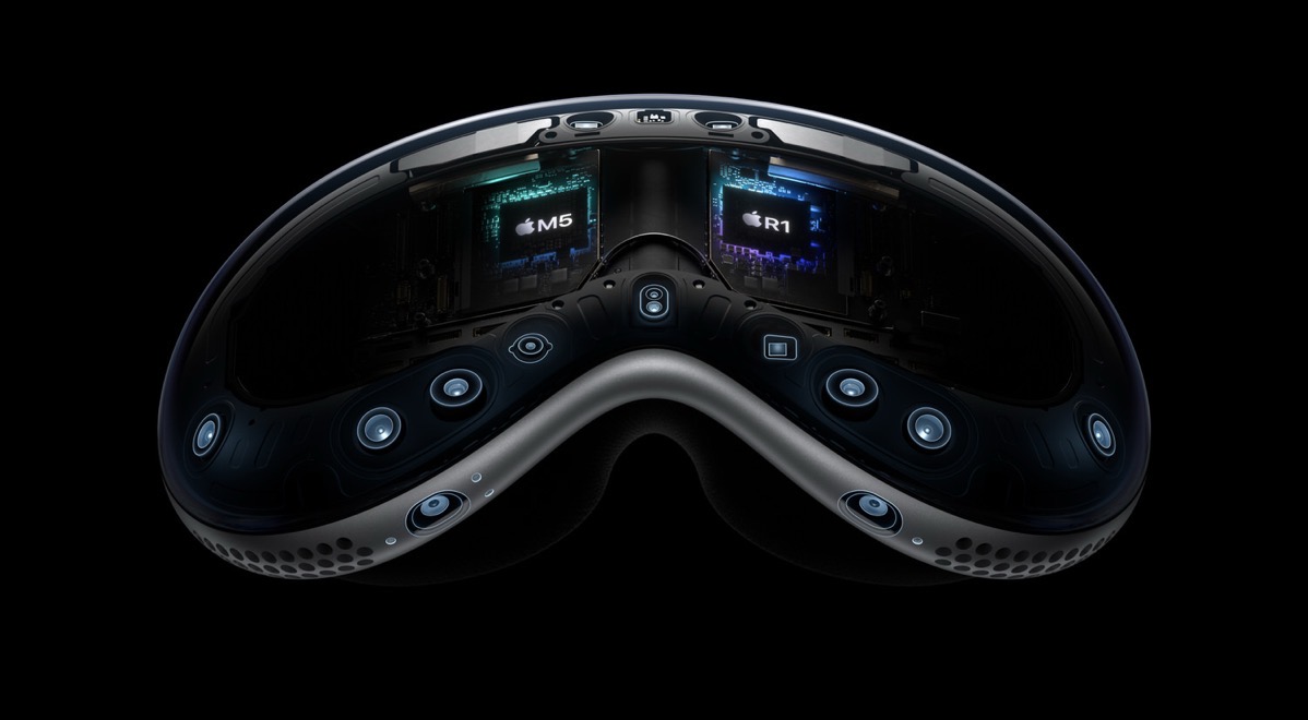 Apple Vision Pro M5 and R1 chips 251015.