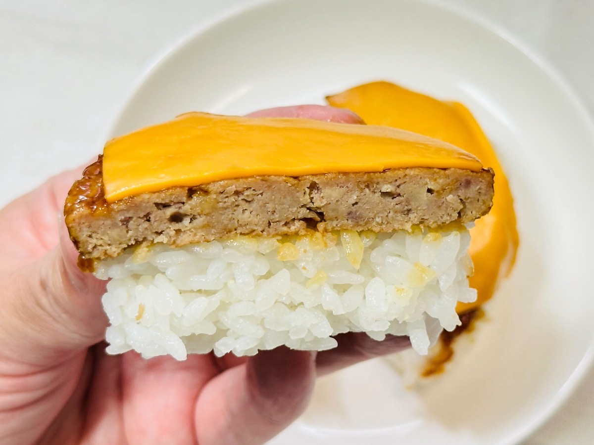 ファミリーマート チーズハンバーグ寿司 016.