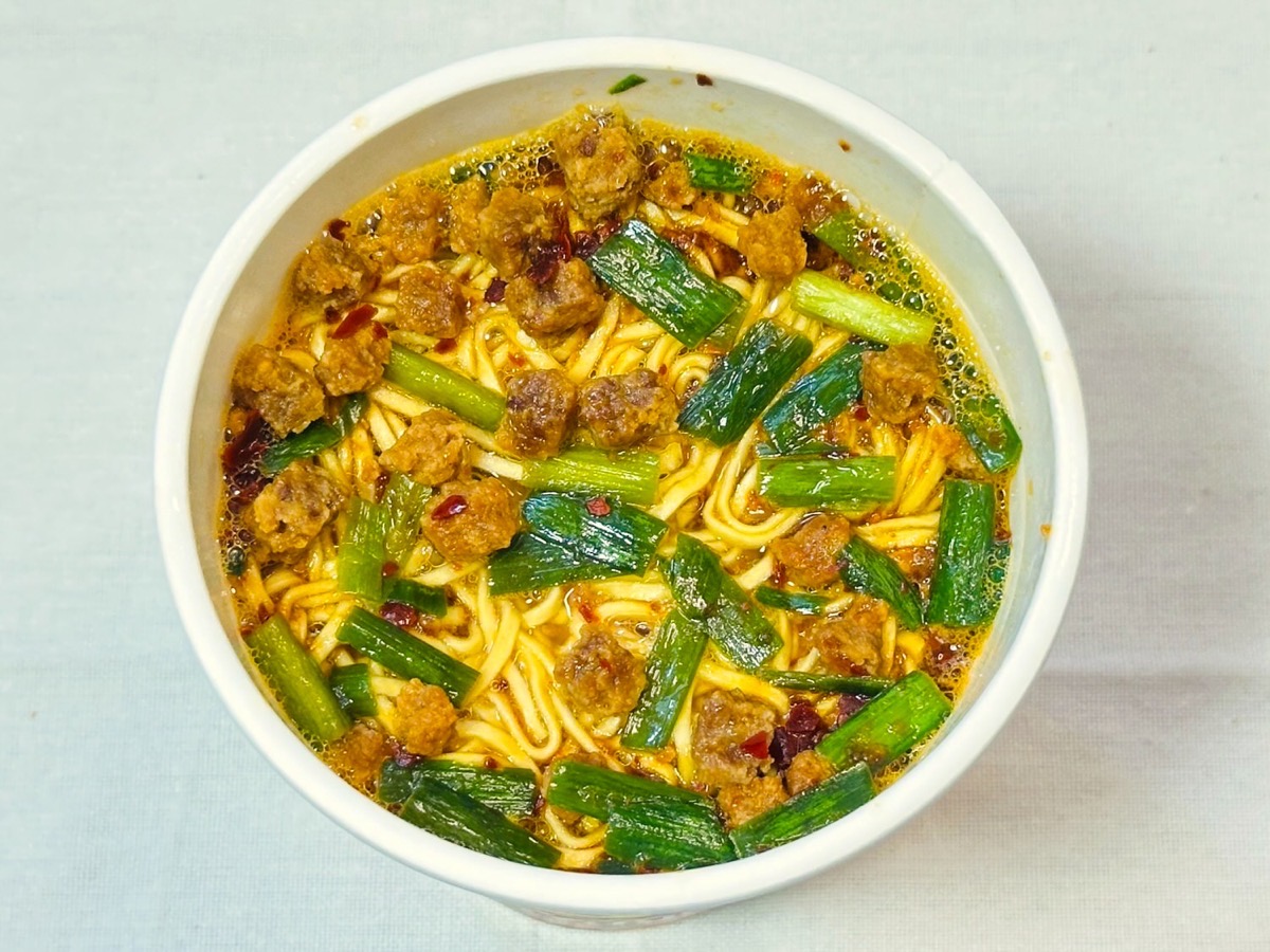 ファミマ 味仙本店監修 激辛台湾ラーメン エイリアン 014.