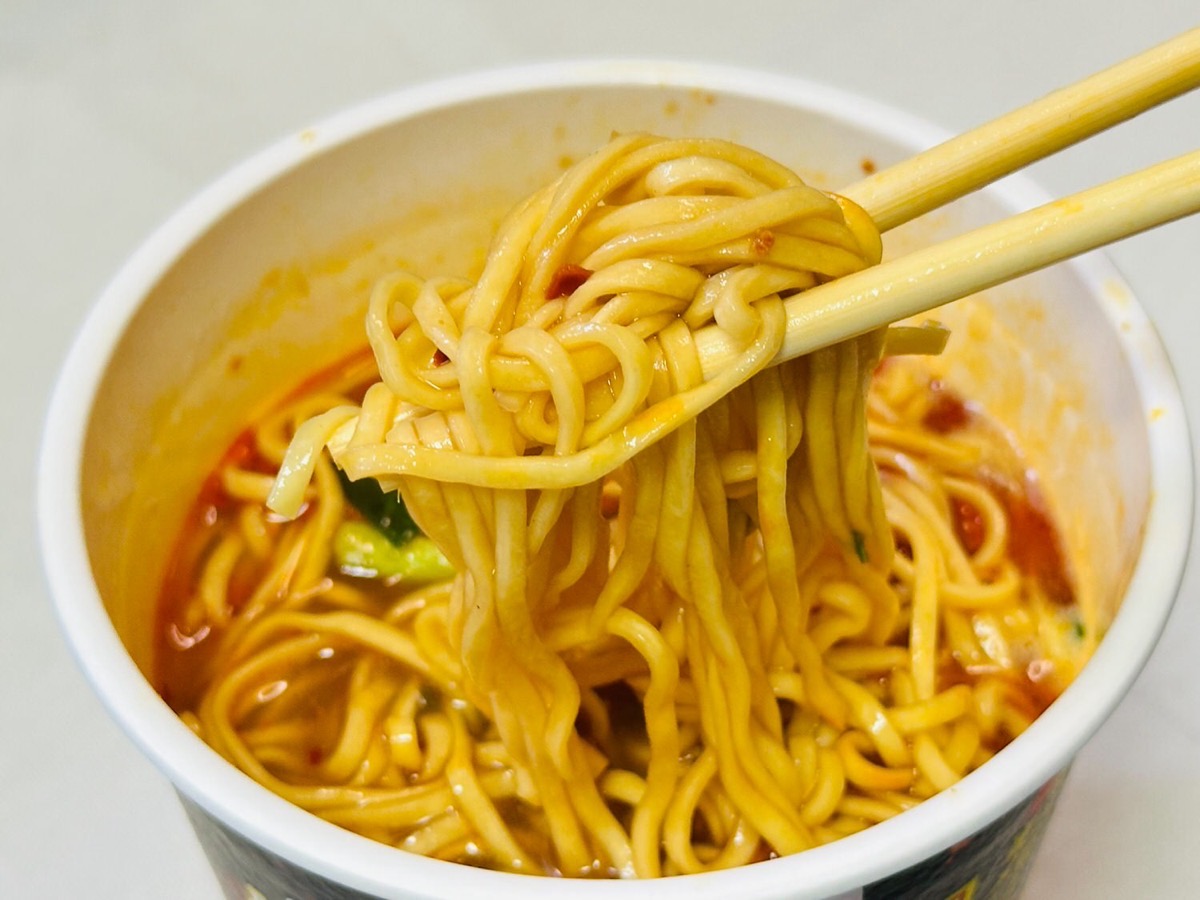 ファミマ 味仙本店監修 激辛台湾ラーメン エイリアン 022.