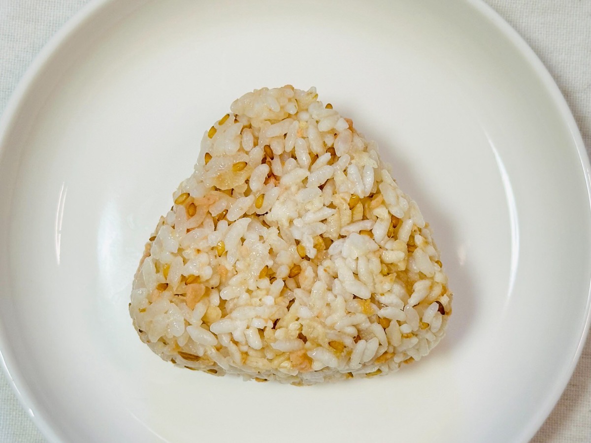 lawson-frozen-omusubi-007.jpg ローソン 冷凍 「胡麻さけおにぎり 007.