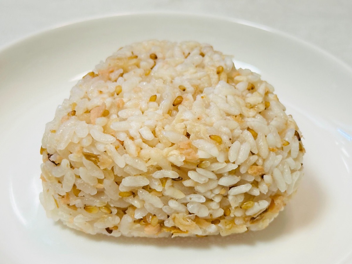 lawson-frozen-omusubi-012.jpg ローソン 冷凍 「胡麻さけおにぎり 012.