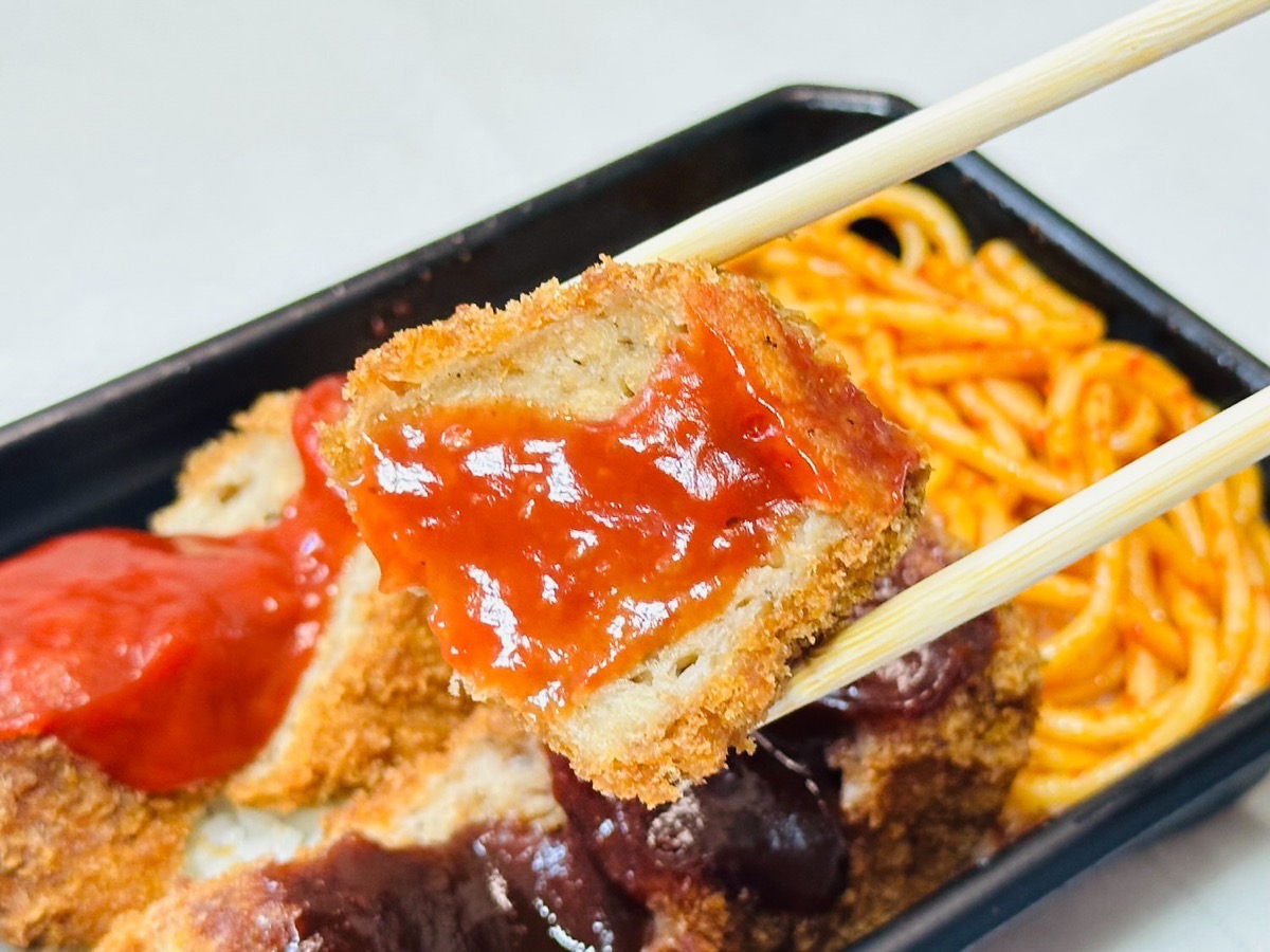 ローソン おかズドン！Wソースのメンチカツ弁当 027.