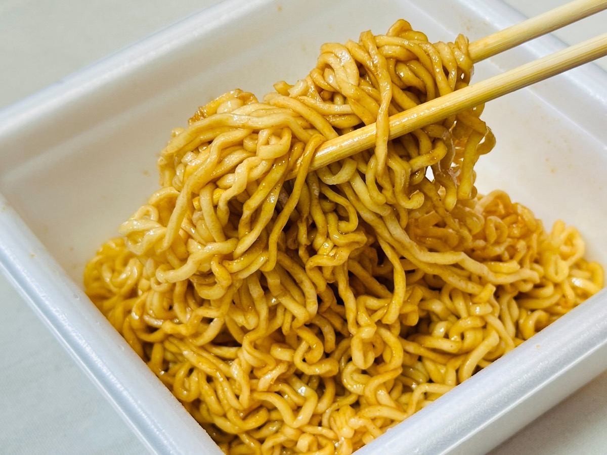 ローソン 麺大盛り 魚介香る油そば 028.