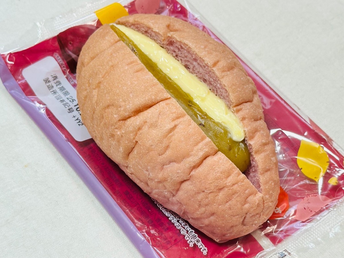 ファミマ 生フランスパン（おいも＆マーガリン） 011.