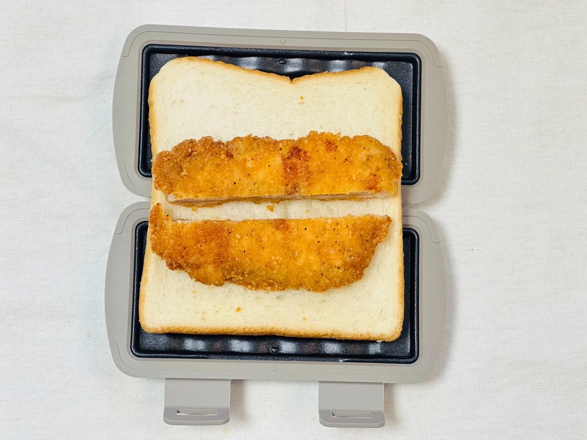 【3COINS】ホットサンド ファミチキ 004.