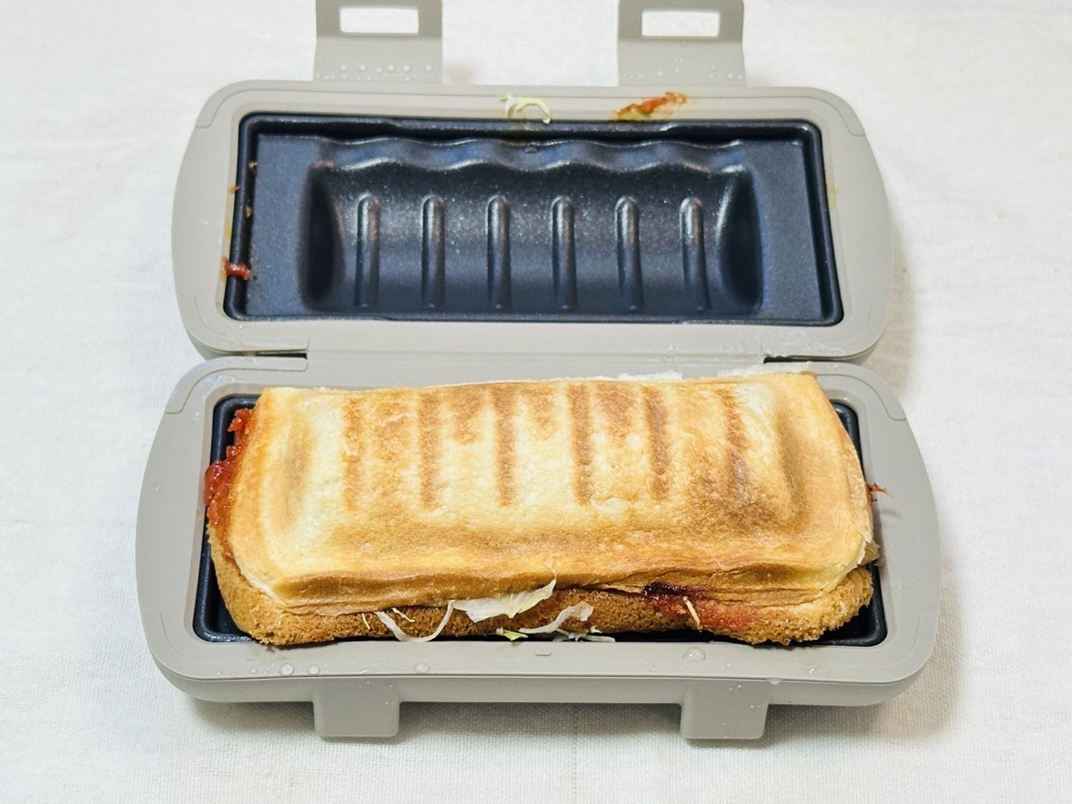 【3COINS】電子レンジ用ホットサンドメーカー【スリコ】 012.