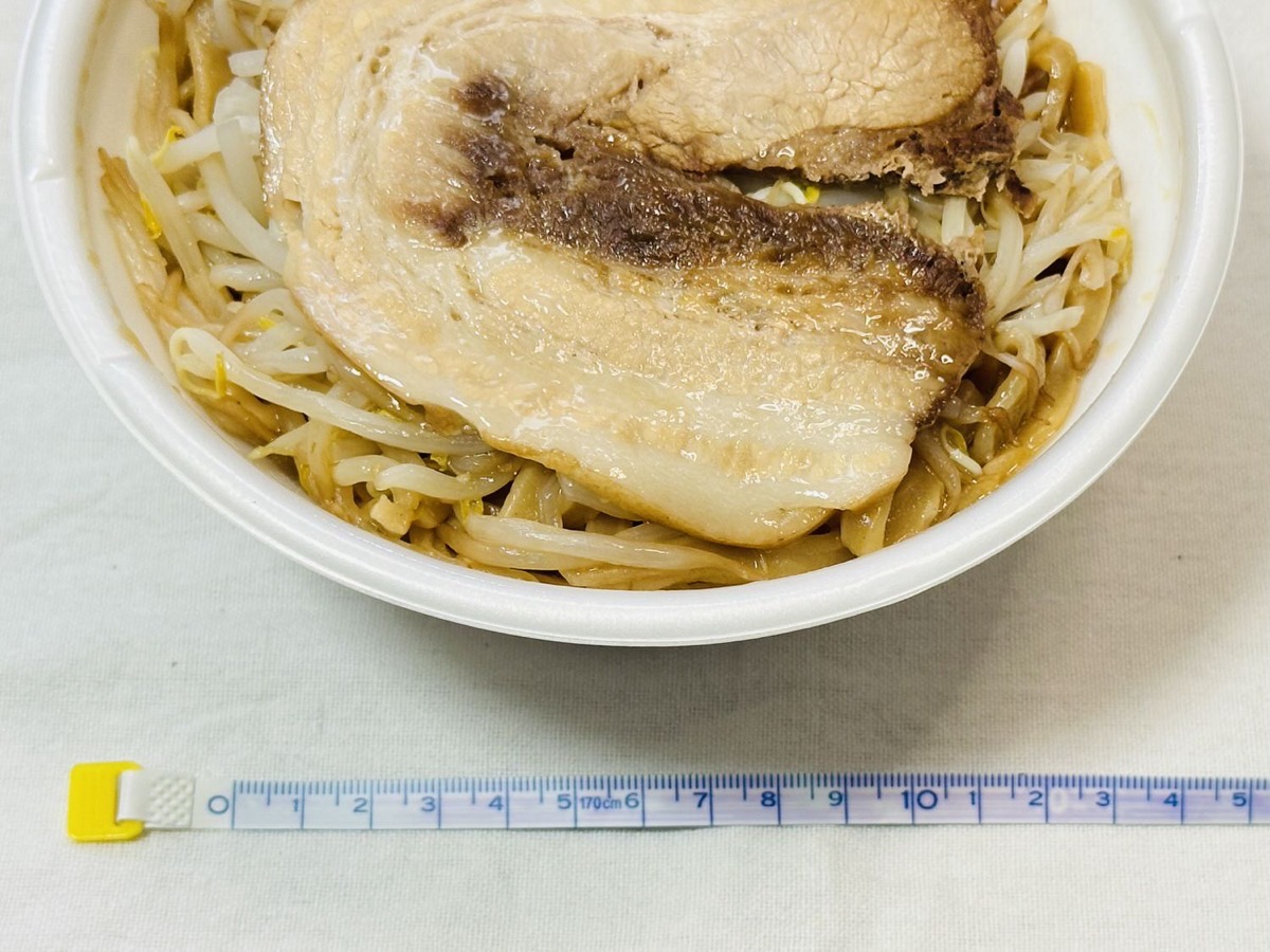 セブン 中華蕎麦とみ田監修 デカ豚ラーメン アブラ増 015.
