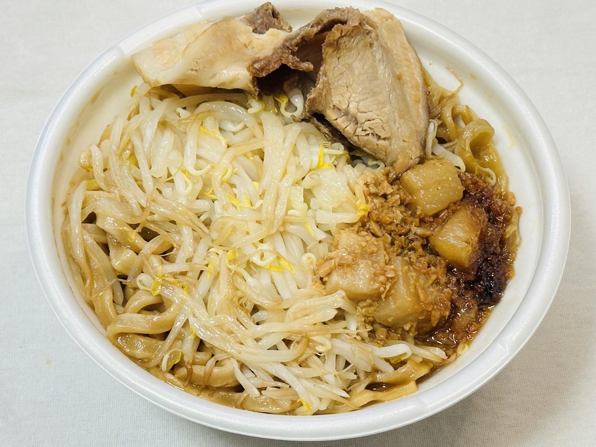 セブン 中華蕎麦とみ田監修 デカ豚ラーメン アブラ増 018.