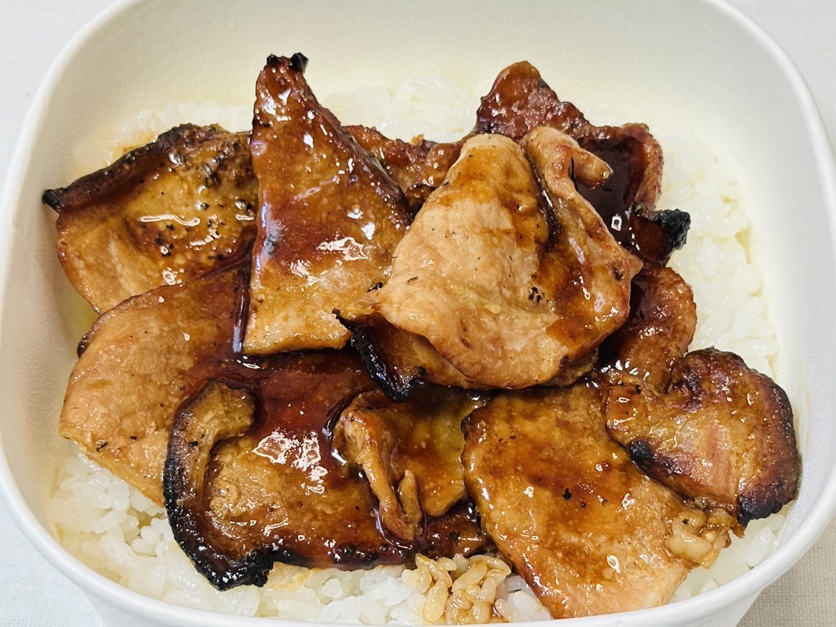 セブンイレブン ぶたはげ監修炭火焼き豚丼 030.