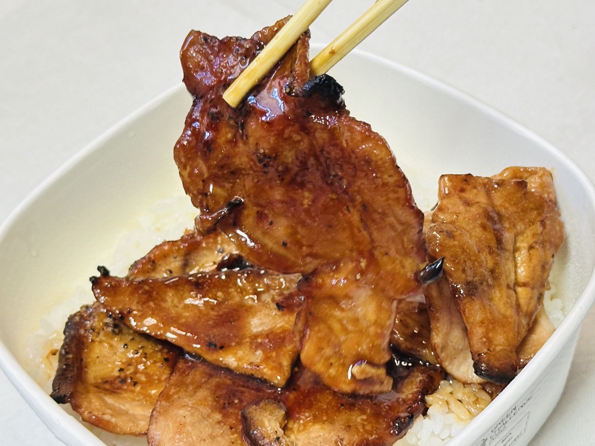 セブンイレブン ぶたはげ監修炭火焼き豚丼 032.