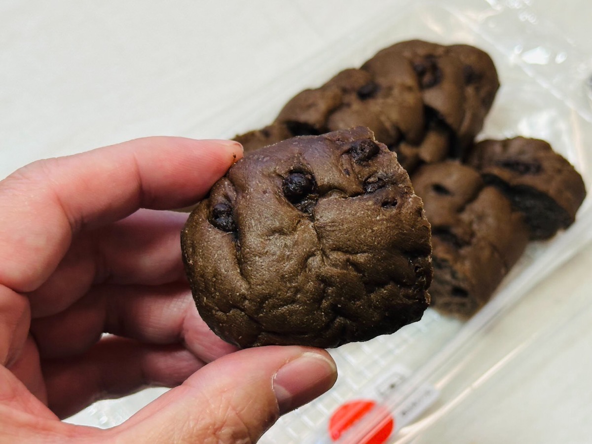 セブンイレブン 小さく切れてる チョコパン 12切入 013.