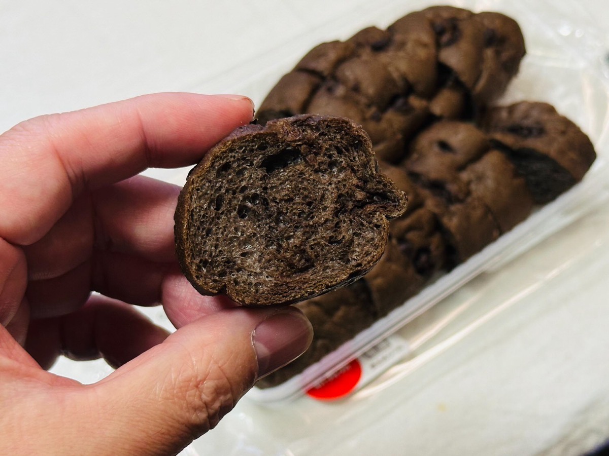 セブンイレブン 小さく切れてる チョコパン 12切入 015.