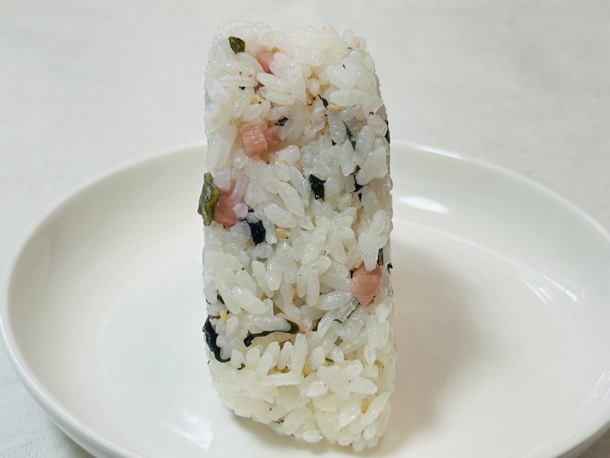 セブンイレブン おおきなおむすび 新生姜わかめ 011.