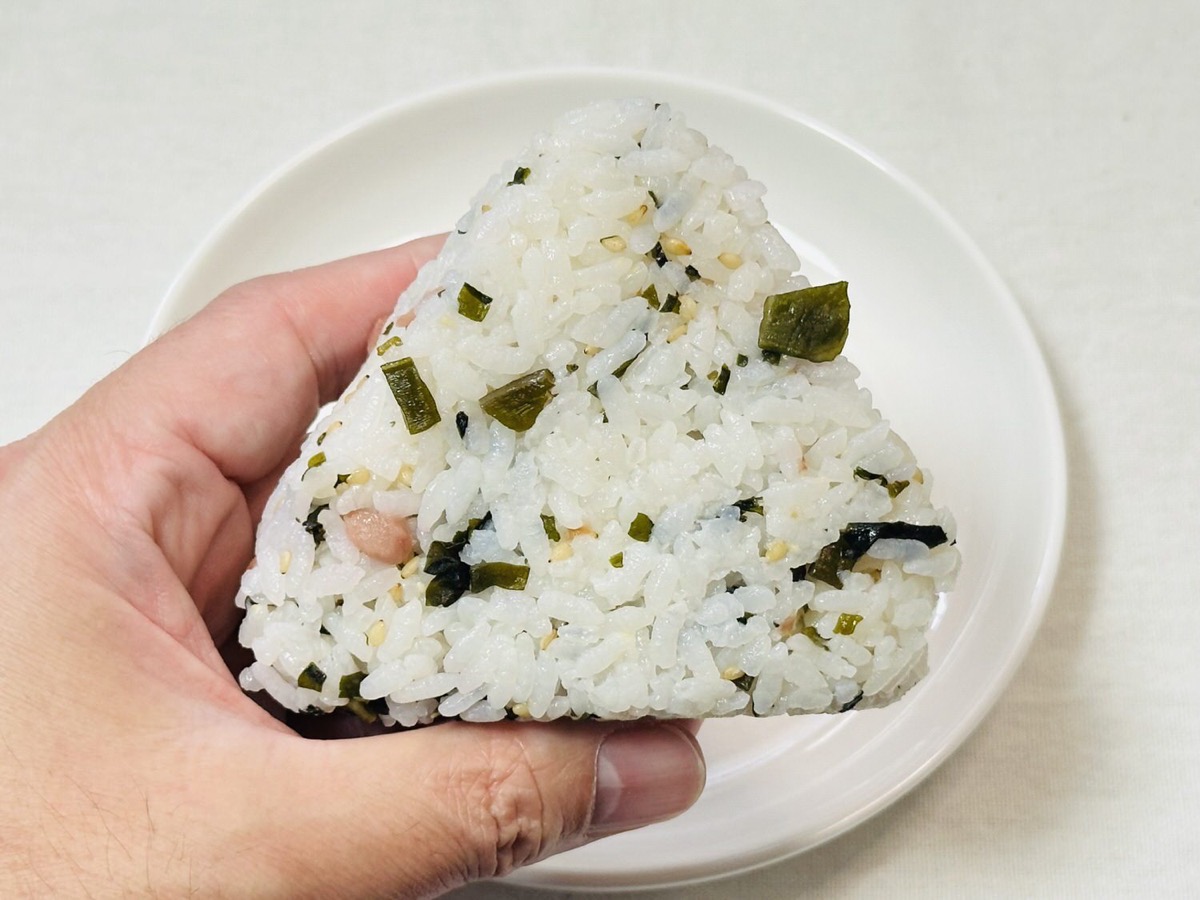 セブンイレブン おおきなおむすび 新生姜わかめ 013.