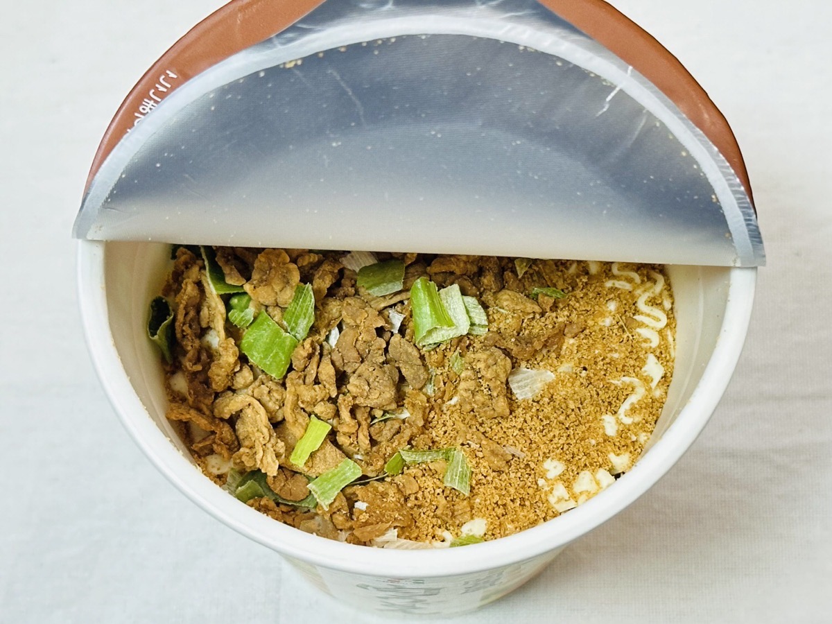 セブンイレブン 関西風肉うどん BIG 010.