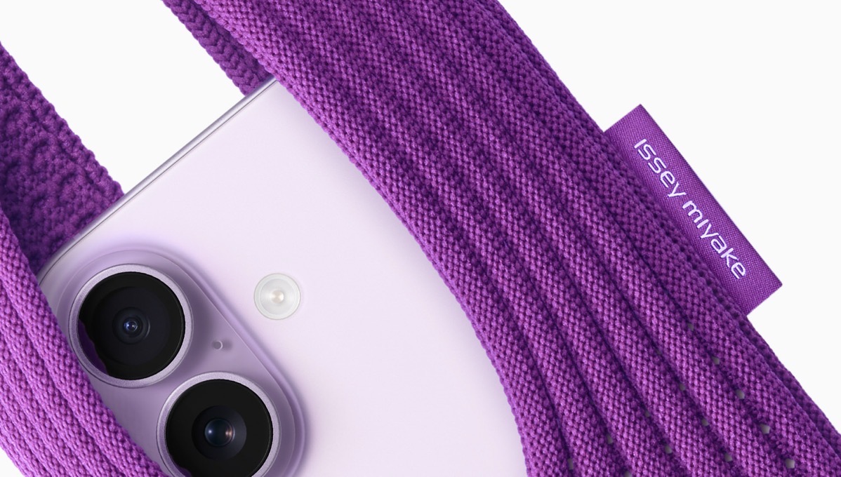 Apple iPhone Pocket and ISSEY MIYAKE purple with iPhone 17 01.
