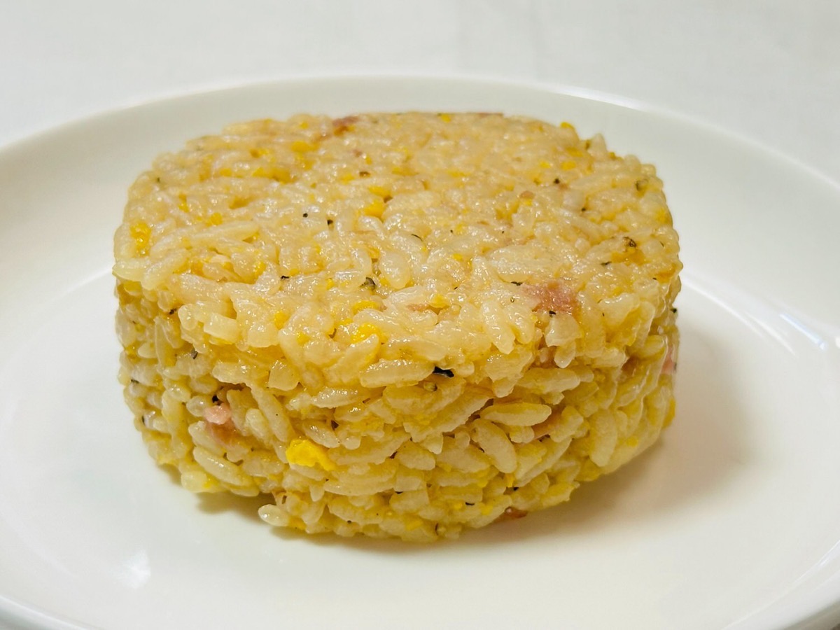 ファミリーマート リュウジの至高のレシピ ペッパーベーコン焼めし 020.