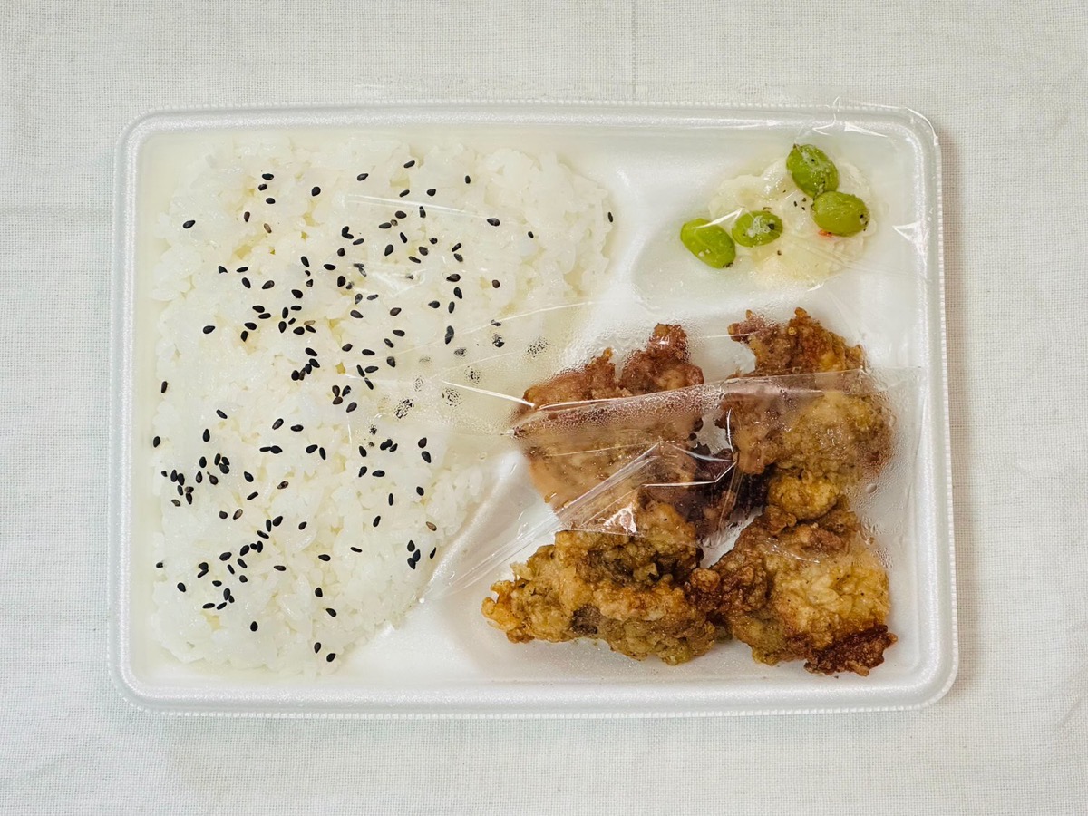 ファミマ リュウジの至高のレシピ スパイス際立つ！唐揚げ弁当 010.