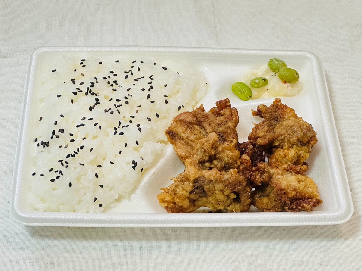 ファミマ リュウジの至高のレシピ スパイス際立つ！唐揚げ弁当 013.