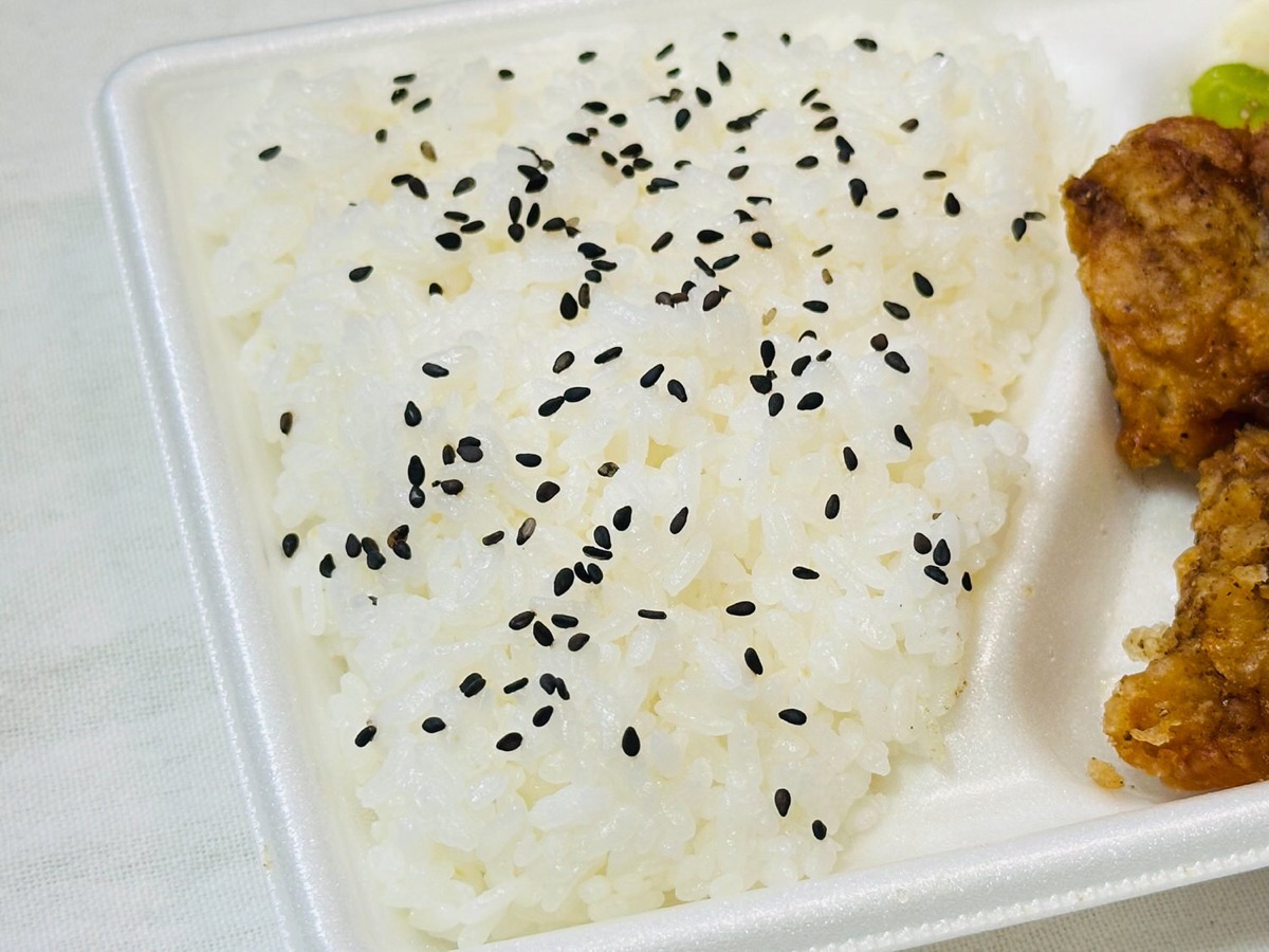 ファミマ リュウジの至高のレシピ スパイス際立つ！唐揚げ弁当 023.
