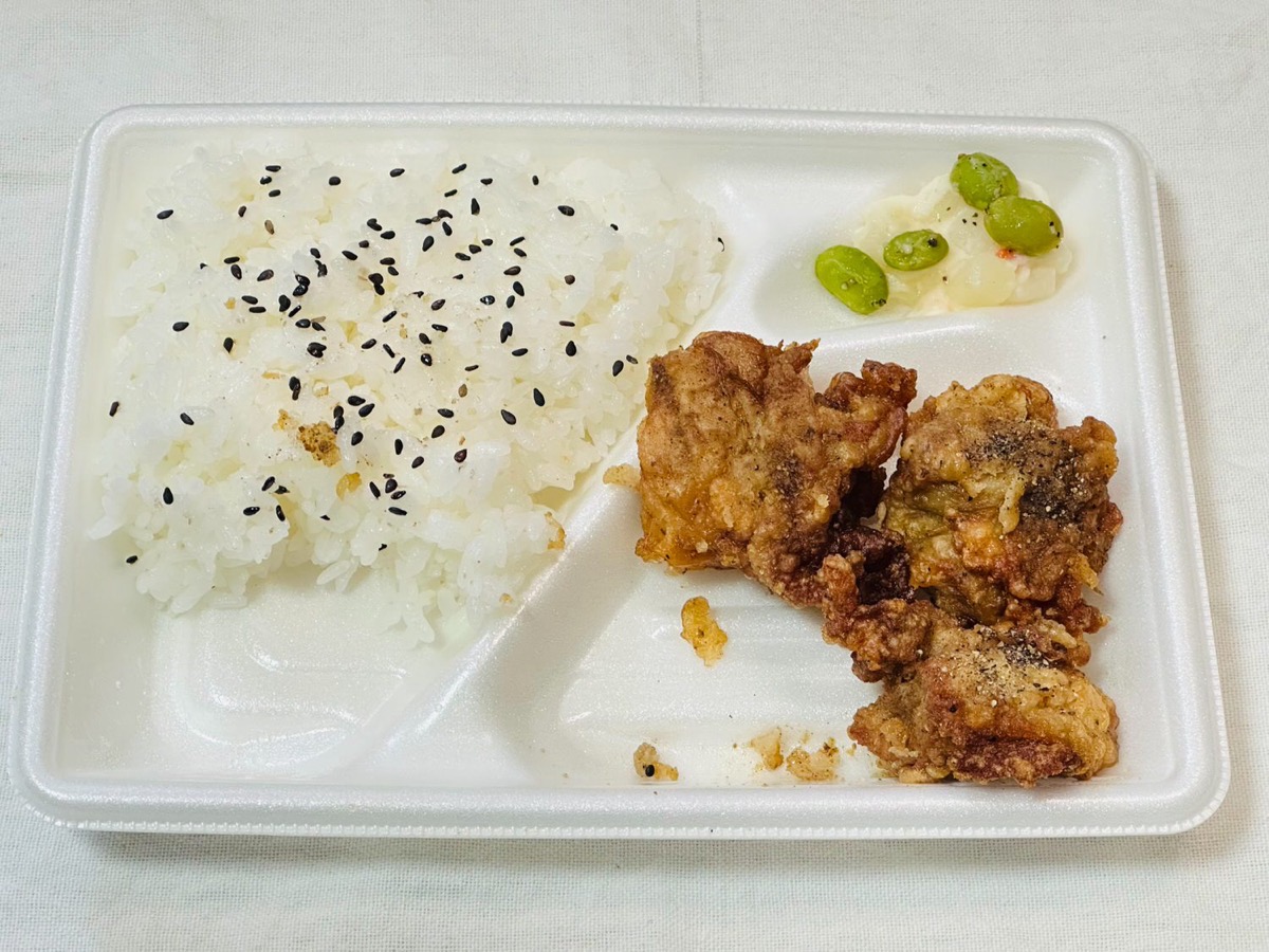 ファミマ リュウジの至高のレシピ スパイス際立つ！唐揚げ弁当 030.