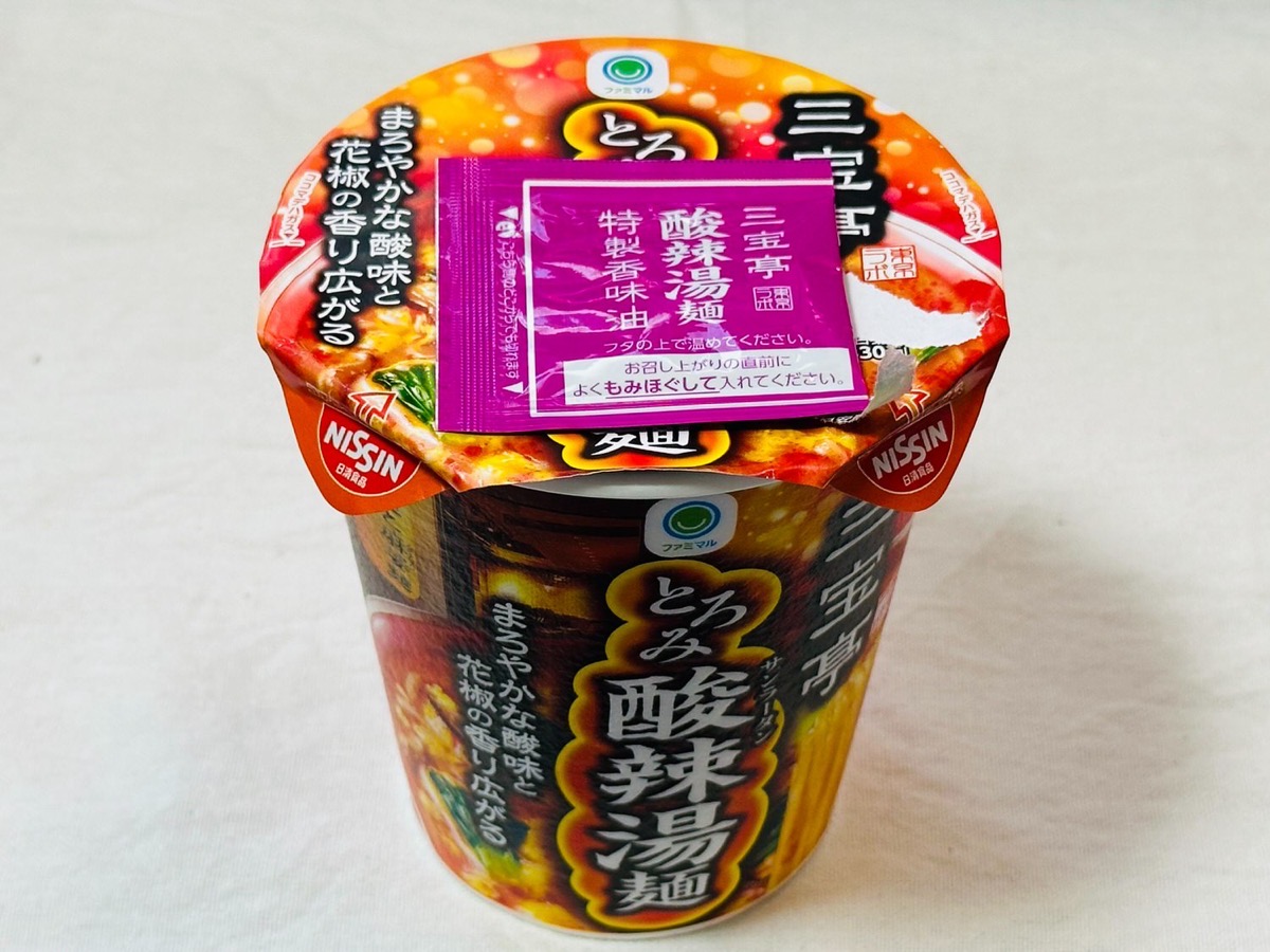 ファミリーマート 三宝亭 とろみ酸辣湯麺 015.