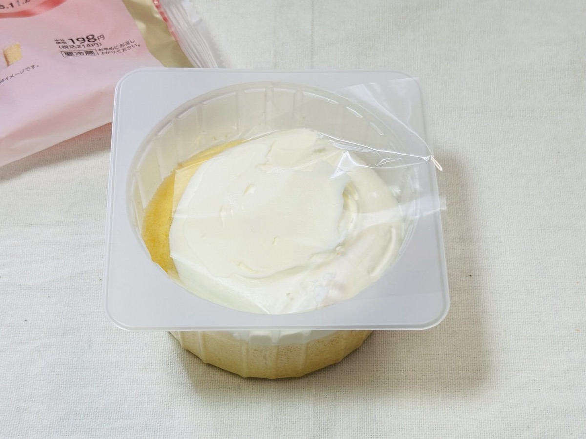 ローソン 盛りすぎ！プレミアムロールケーキ 007.