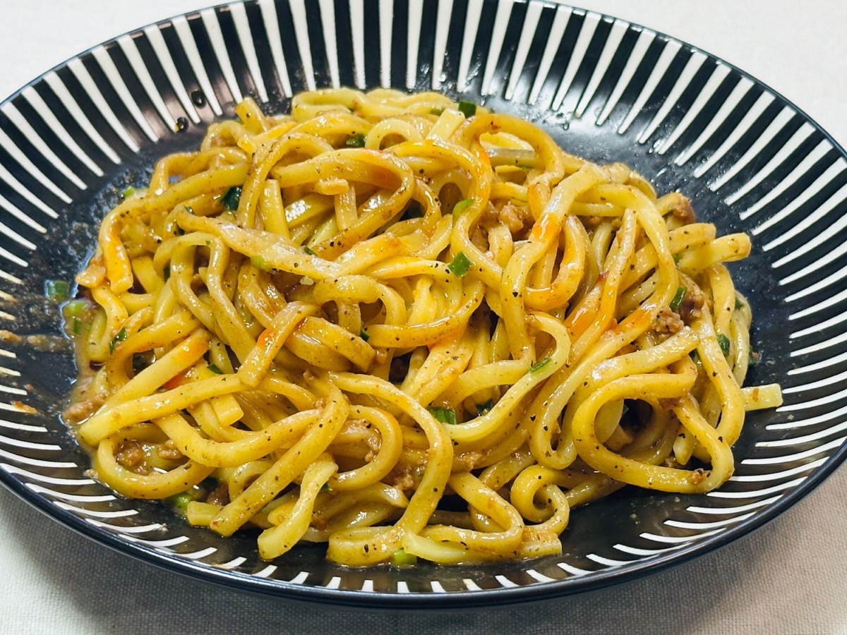 ローソン 台湾まぜそば にんにくラー油付き 015.