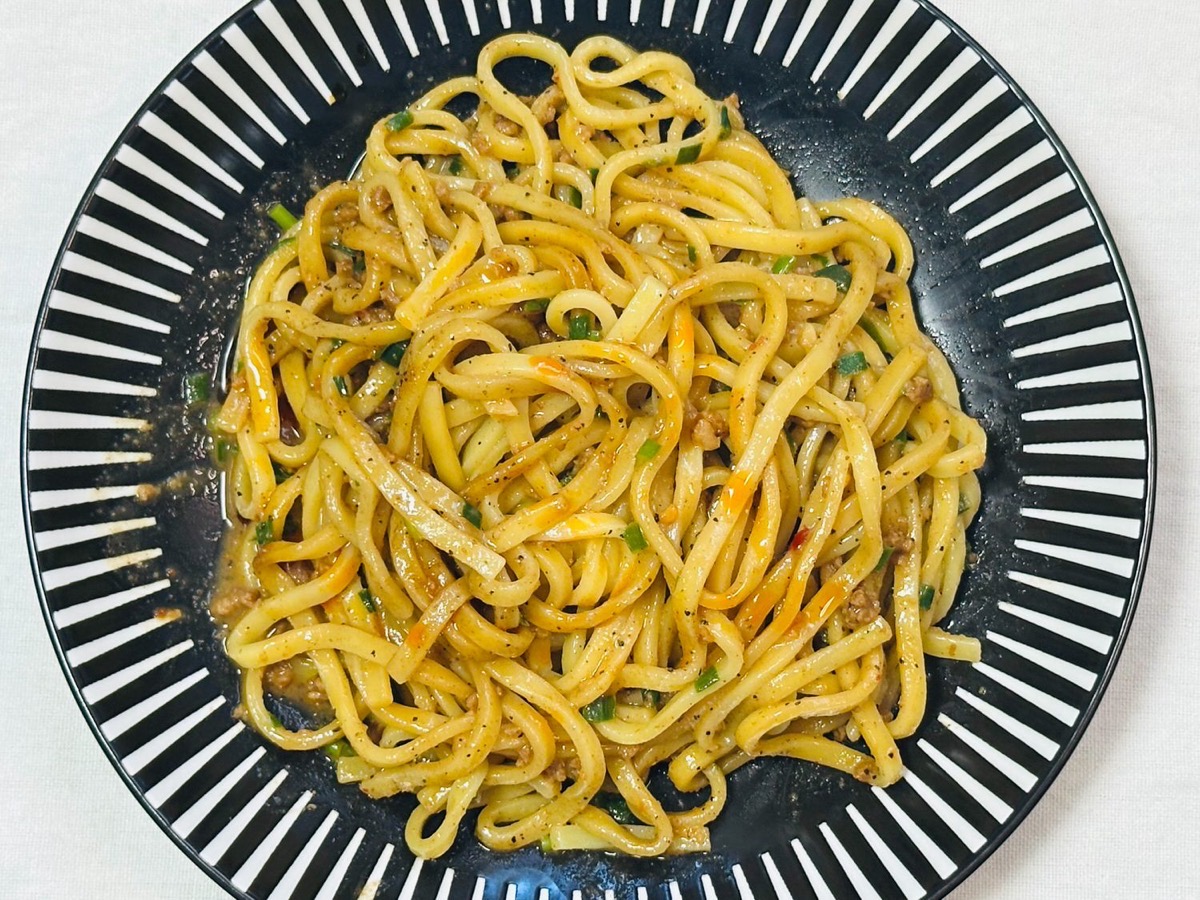 ローソン 台湾まぜそば にんにくラー油付き 016.