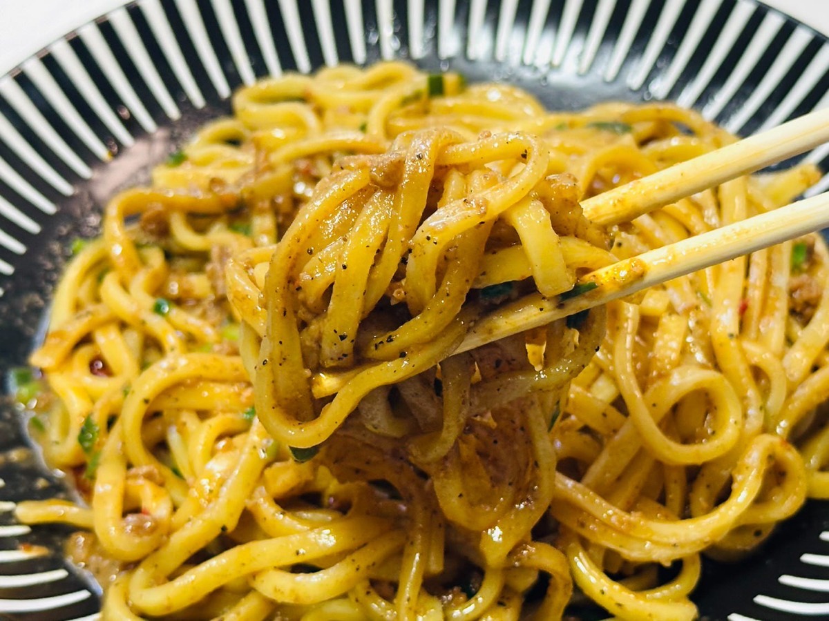 ローソン 台湾まぜそば にんにくラー油付き 019.