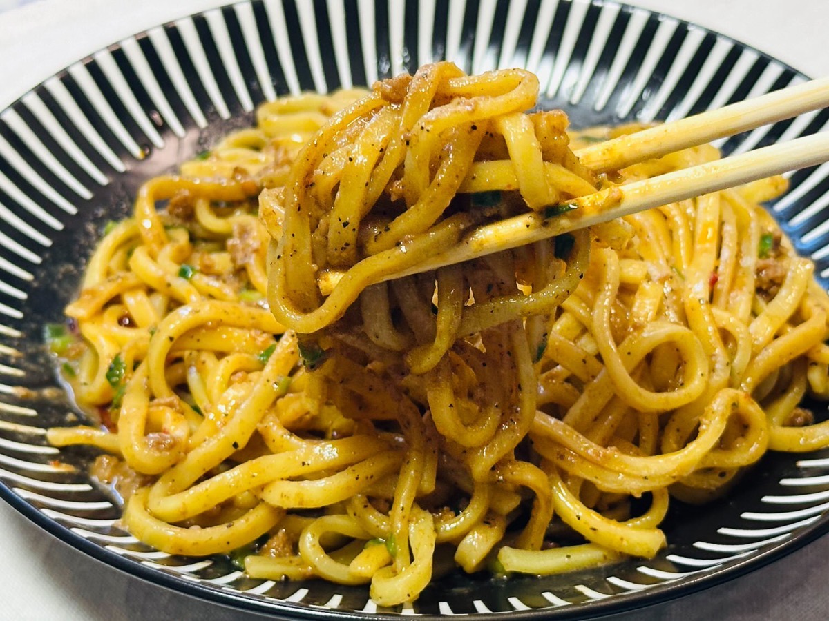 ローソン 台湾まぜそば にんにくラー油付き 020.