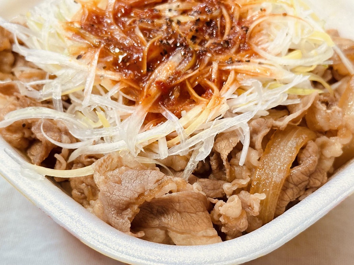 すき家 赤だれ白髪ねぎ牛丼 014.