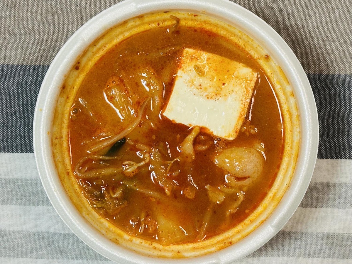 セブンイレブン コクと旨味のキムチチゲスープごはん 014.